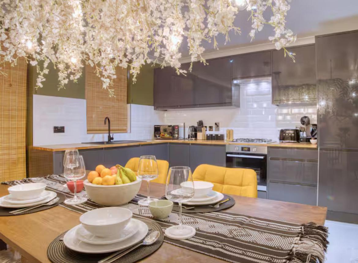 Вилла The Zen Den With Hot Tub And Garden Лондон Экстерьер фото